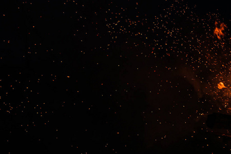 被点燃火花图片-被点燃火花素材-被点燃火花插画-摄图新视界