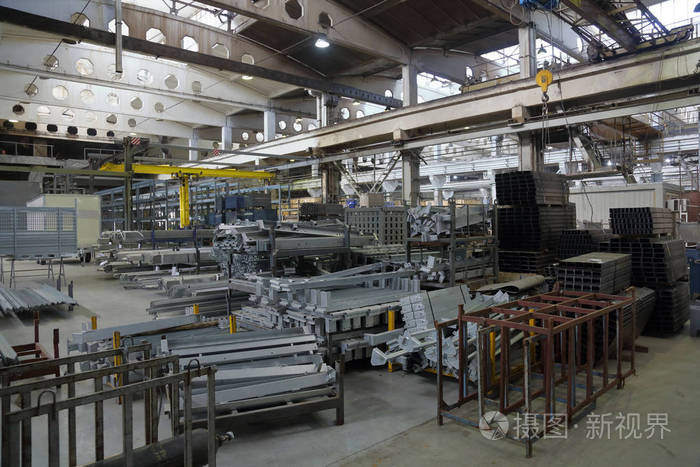 制造工厂大型金属加工和工具搬运车间