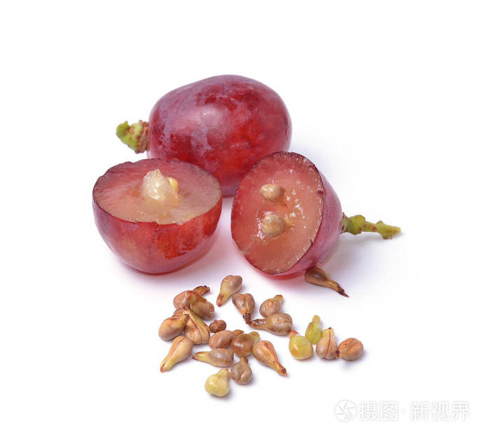 白色背景下的葡萄籽宏观特写