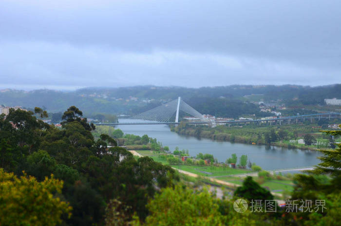 葡萄牙眼镜蛇和蒙特哥河的城市全景