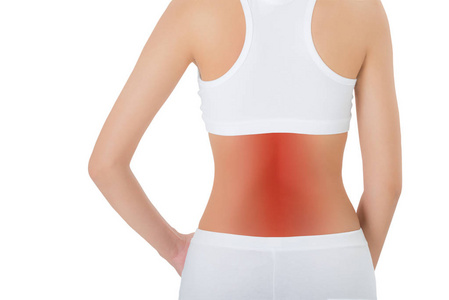 女性站在背部和背部疼痛区域,呈现完美健康的体形,红色突出,白色背景