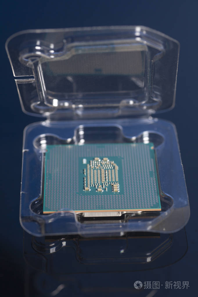 中央处理单元cpu处理器芯片上的包装盒