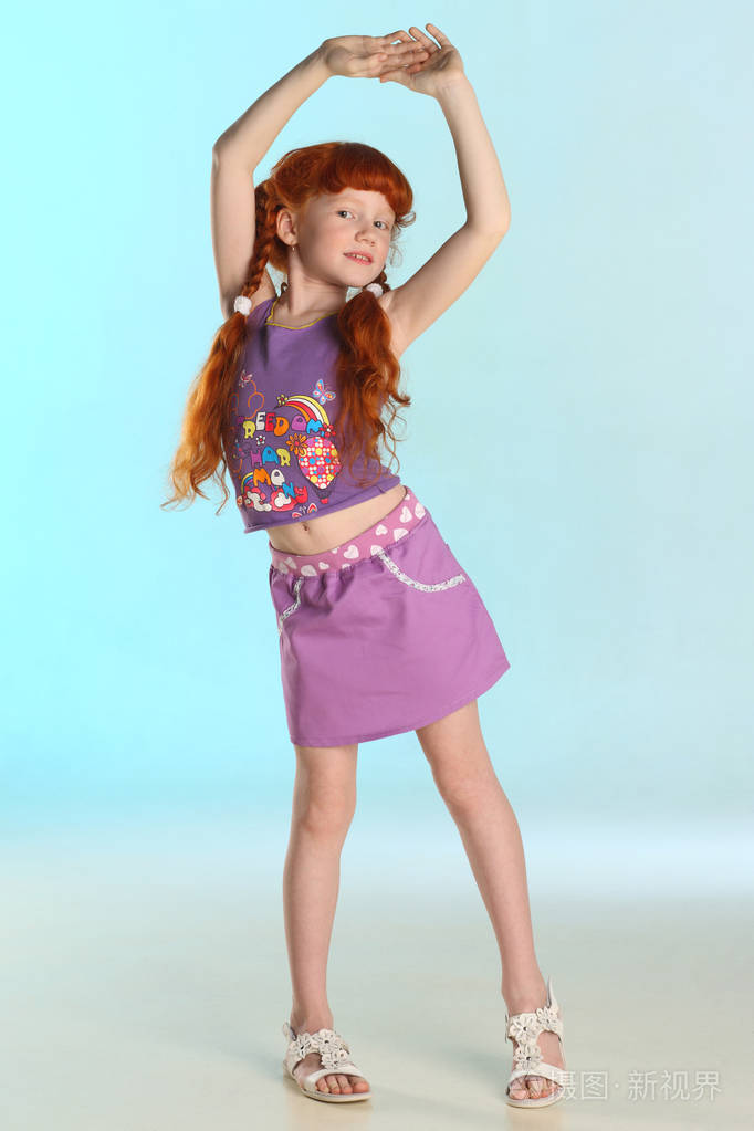 那个年轻的青春期前女孩8岁.