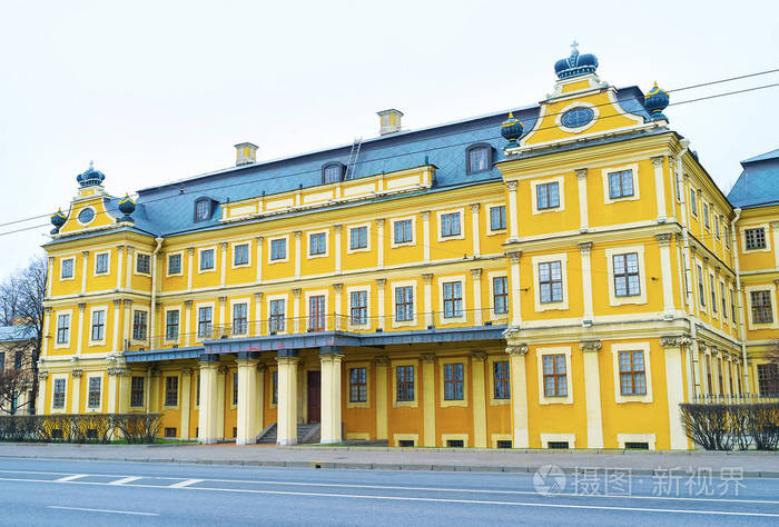 门希科夫宫是圣彼得堡最古老的建筑物之一，也是彼得伟大巴洛克风格俄罗斯的一个很好的例子