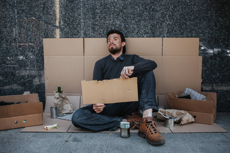 伤心的男人图片