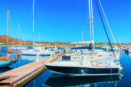 意大利sardinia以南的villiuscagliari港照片