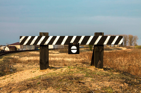 铁路的尽头.击剑.绕行公路.注意的迹象.照片