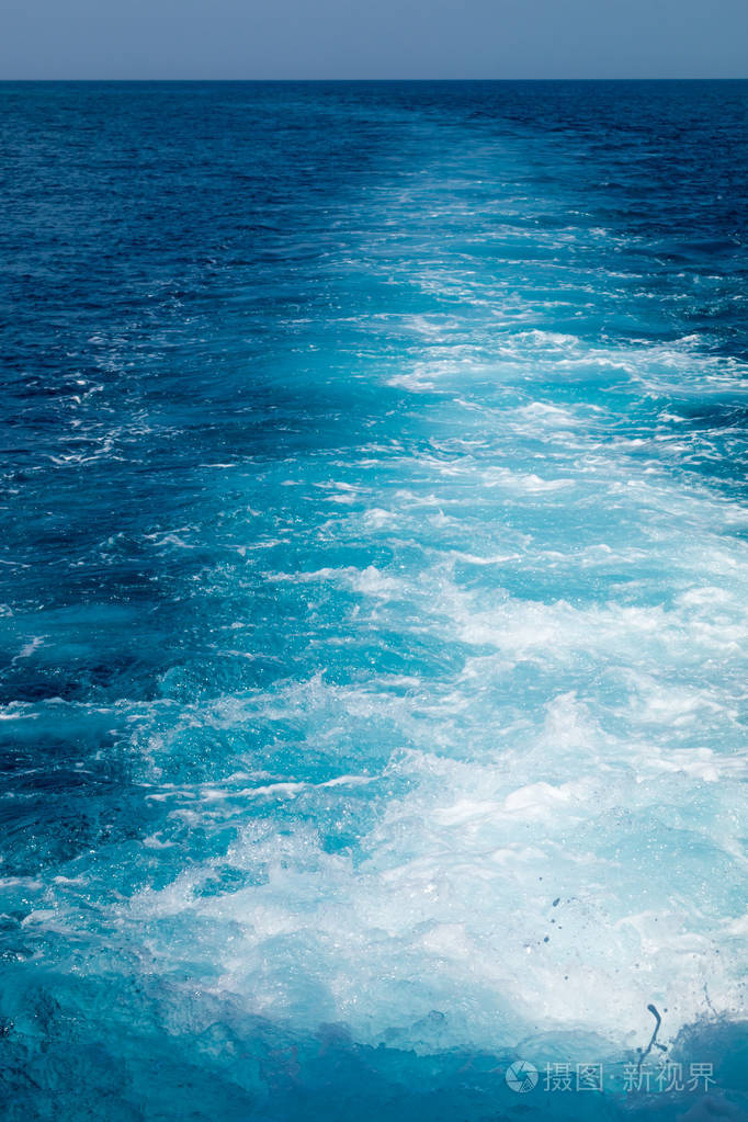 蓝色的大海表面与波