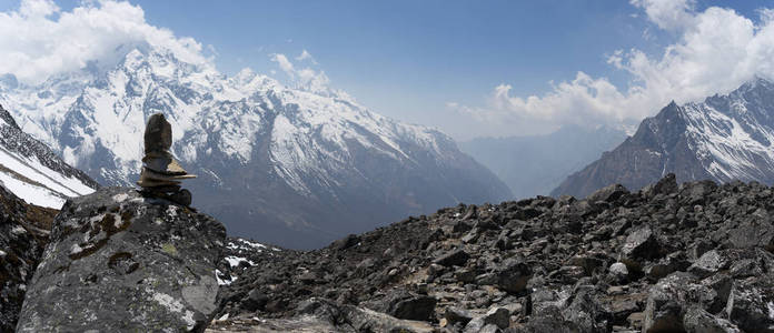 在喜马拉雅山和雪山徒步旅行图片