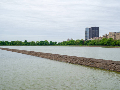 纽约中央公园杰奎琳·肯尼迪·奥纳西斯水库的景色.