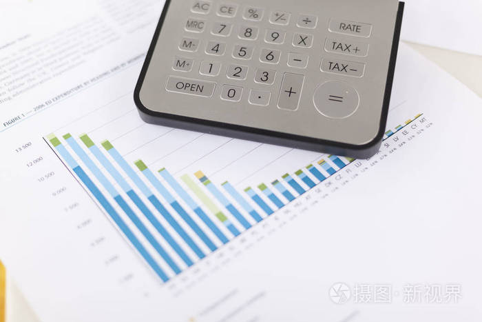 业务分析用计算器核对业务表的会计报告