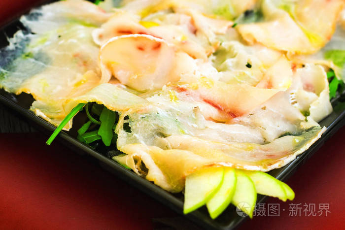 鱼和青苹果(选择性聚焦)