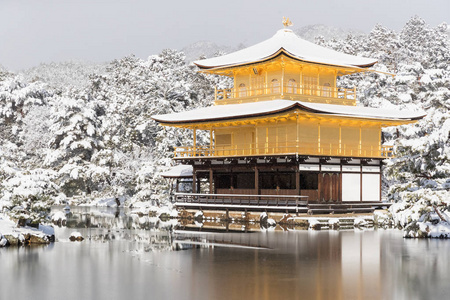 金阁寺是京都的主要寺庙之一,被联合国教科文组织公认为世界文化遗产