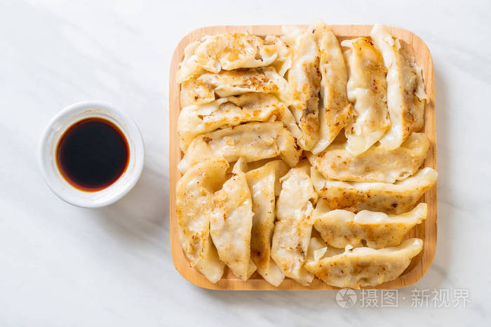 日本酱油或饺子小吃