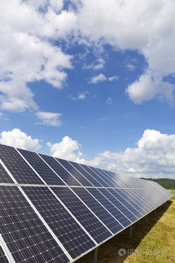 阴天太阳能电池板的细节