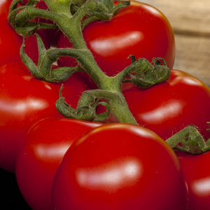 健康的新鲜红西红柿组图片