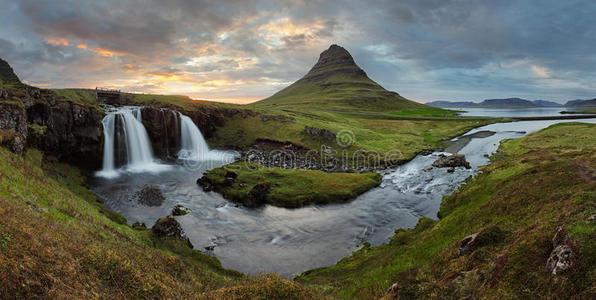冰岛火山瀑布景观