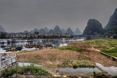 木筏 竹子 风景 广西 地区 河流 娱乐 系泊 海滩 傍晚