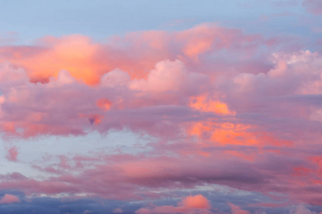 日落时的云彩(黎明)彩彩美丽的颜料照片