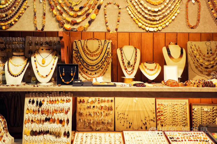 珠宝店展示新的收藏