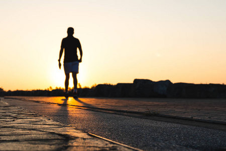 跑步的人剪影图片