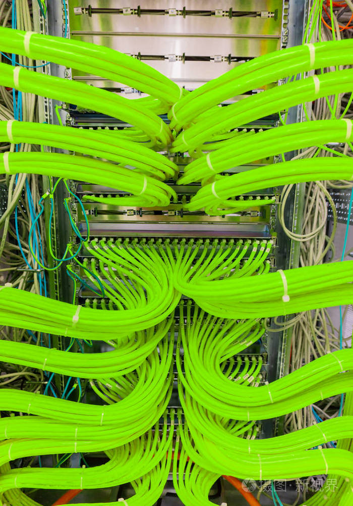 网络电缆RJ45和电缆光缆的网络交换机连接