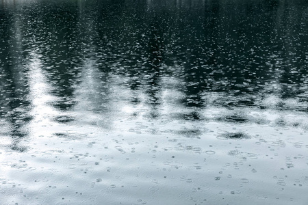 下雨的图片景色大图图片