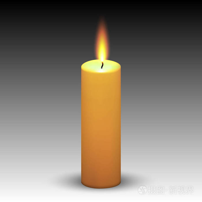 在白色背景上分离出真实的石蜡燃烧蜡烛
