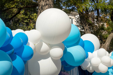 气球背景大束氦气球生日快乐惊喜为节日装饰.