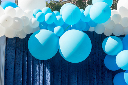 气球背景大束氦气球生日快乐惊喜为节日装饰.