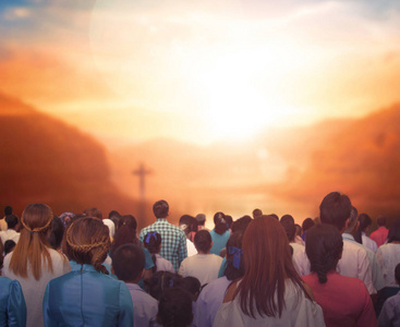 和平概念:基督耶稣帮助的手耶稣基督在天上宗教概念耶稣基督在十字架