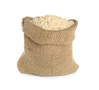 生米白色背景的生米袋照片