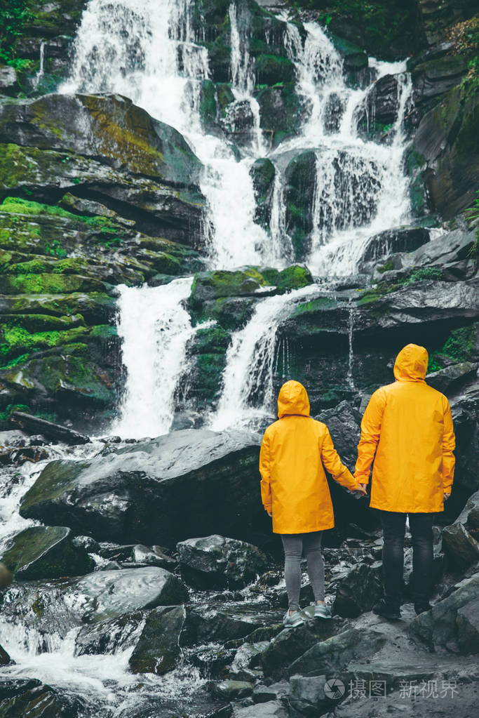 瀑布从后面的背景视图. 生活方式