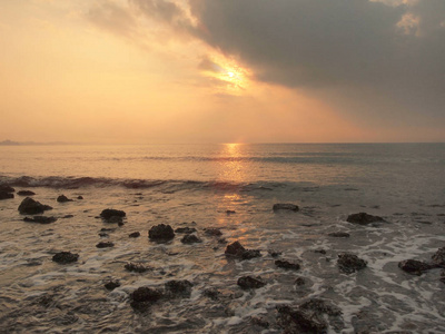 慢快门海景和美丽日出图片