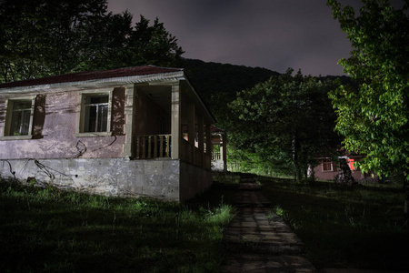 夏夜. 长时间曝光拍摄的照片照片