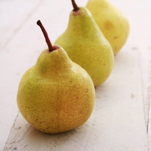 新鲜成熟的英国梨照片