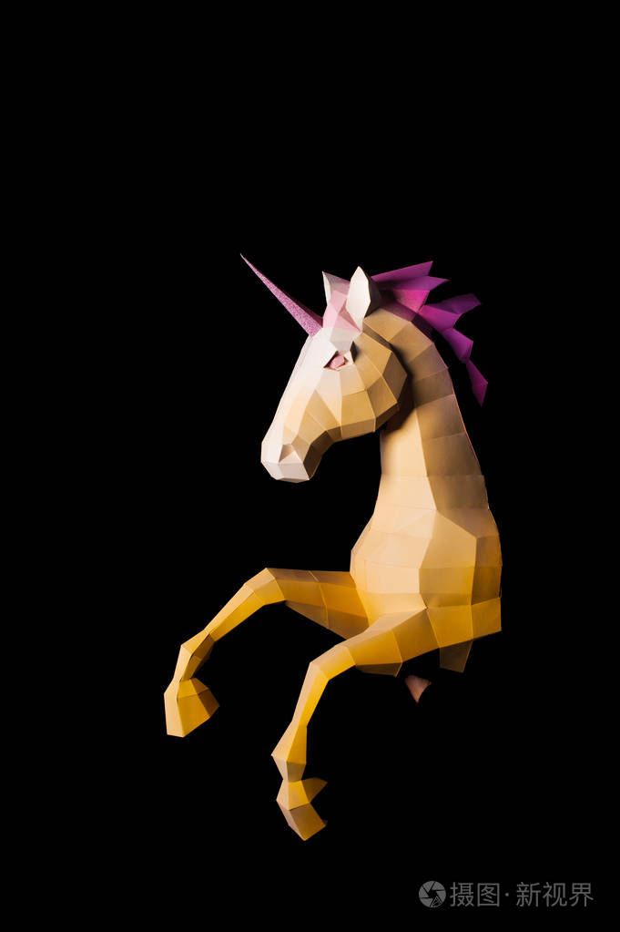 手拿独角兽艺术作品三维模型独角兽造纸复制空间