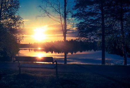 佩贾内湖美丽的日落图片