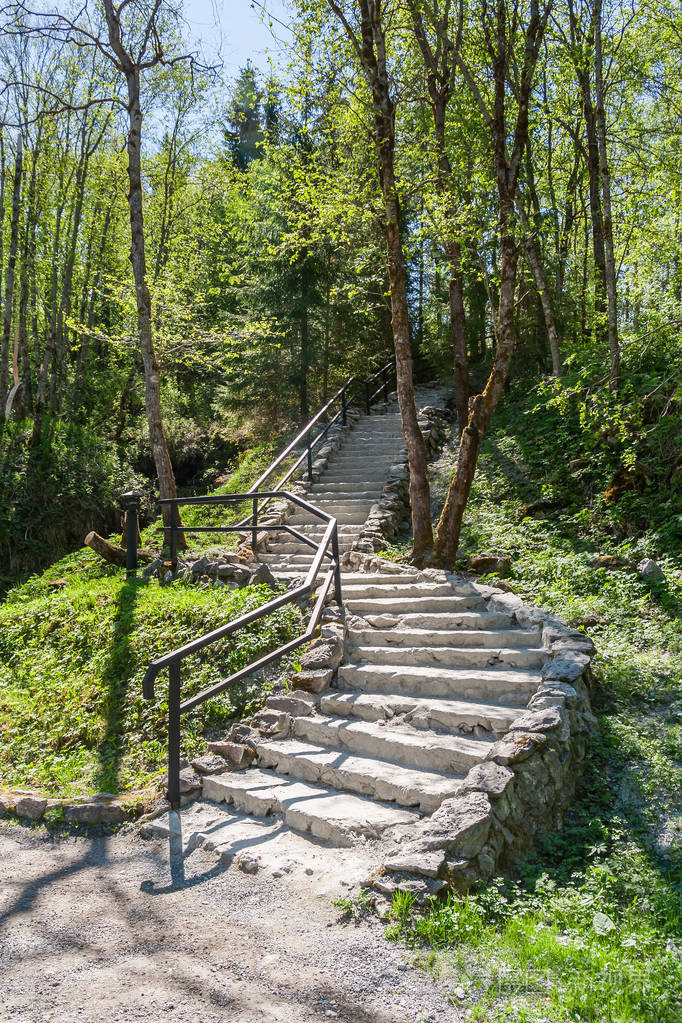 俄罗斯ruskealakarelia山上公园的梯子