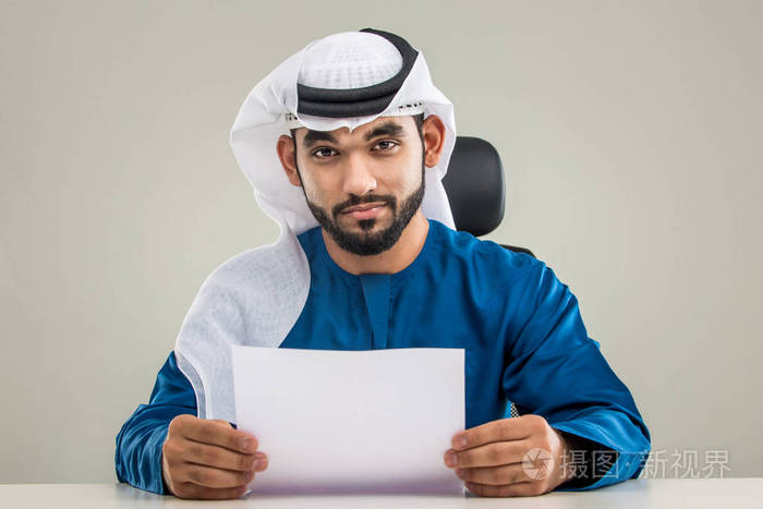 阿拉伯人与坎多拉在工作室的肖像