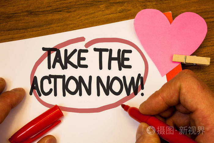 概念意义行动立即开始即时人手保留红笔盘旋黑色字纸钩铆钉粉红色的心