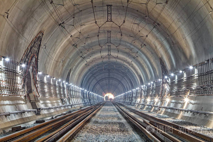 现代铁路隧道. 乌克兰喀尔巴阡山新铁路隧道