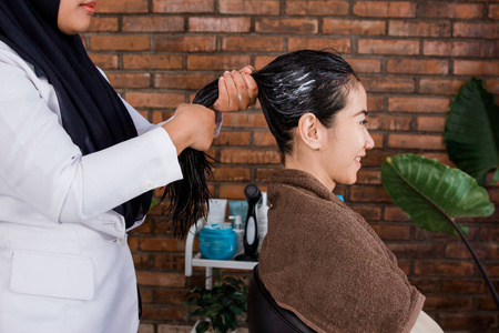 女性美发护发图片