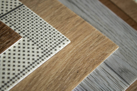 油毡. 具有木材纹理的地板样品. 切割尺寸. 新年.照片