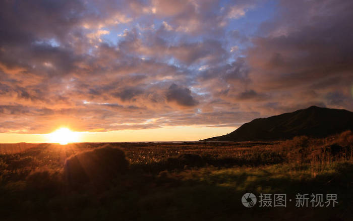 新西兰，夕阳西下，大海和照明领域