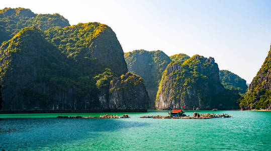 越南下龙湾湾美丽的日落景观图片