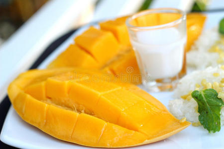 坚果 糯的 椰子 牛奶 食物 简单的 芒果 美食家 甜点