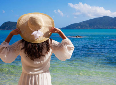 夏天 季节 特拉夫 站立 帽子 旅游业 女孩 气候 快乐
