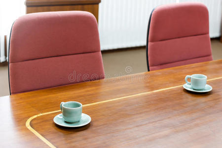 会议室空茶杯