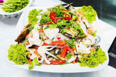 亚洲 美食家 沙拉 芦笋 海鲜 草本植物 对虾 热的 健康